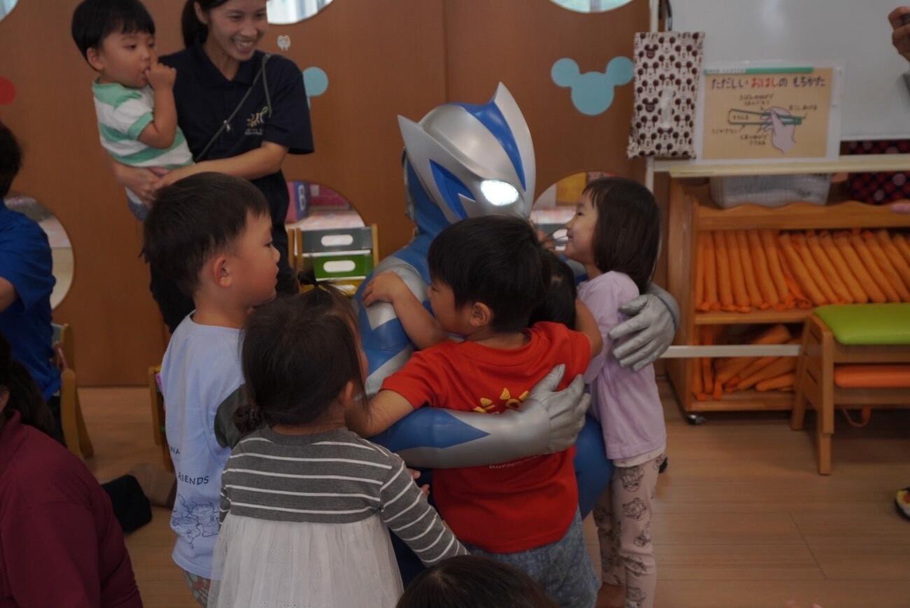 ウルトラマンテオがやってきて熊本地震の被災地の子どもたちは大喜び