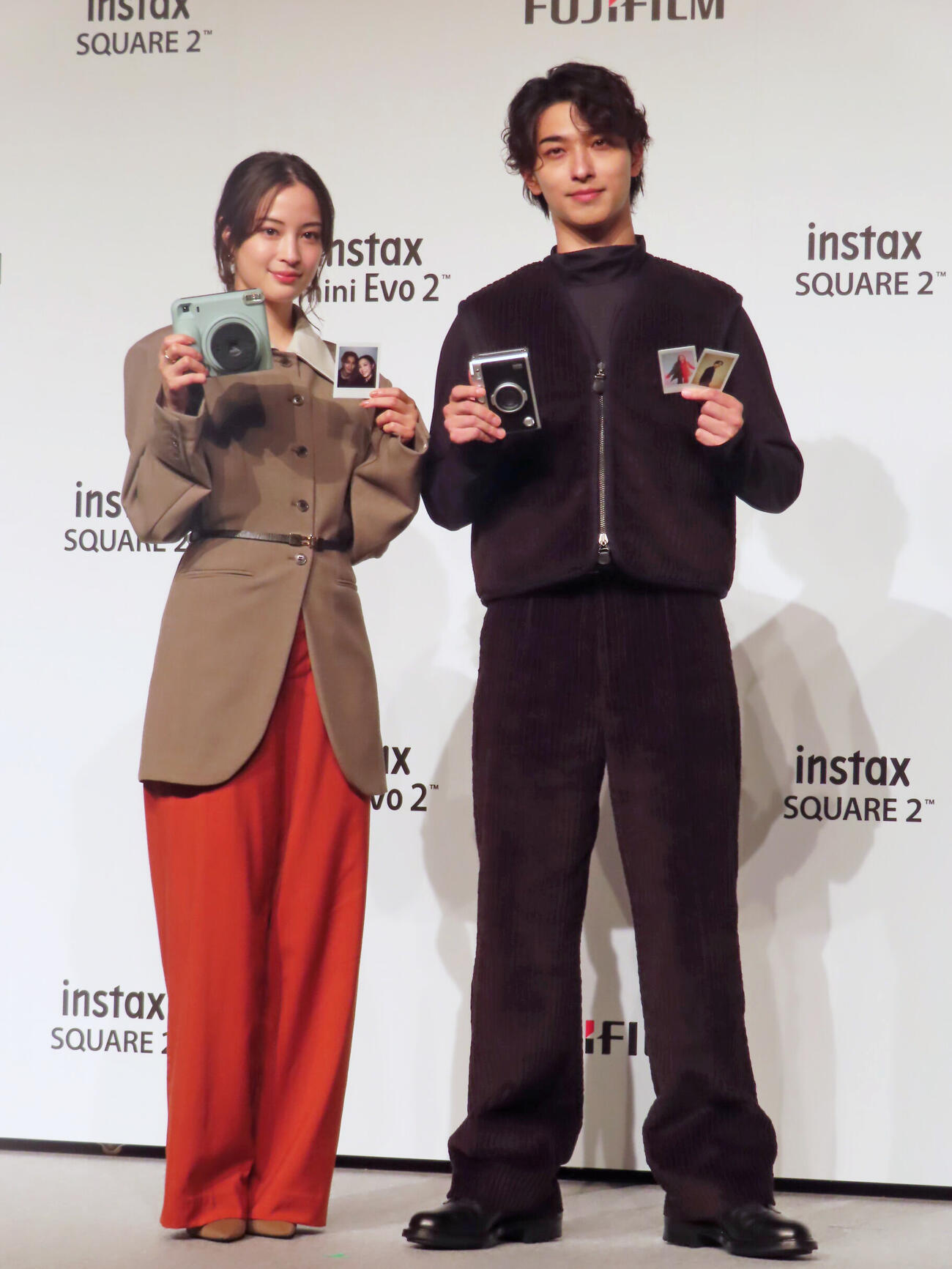 富士フイルム「instax“チェキ”新製品発表会」に出席した広瀬すず（左）と横浜流星