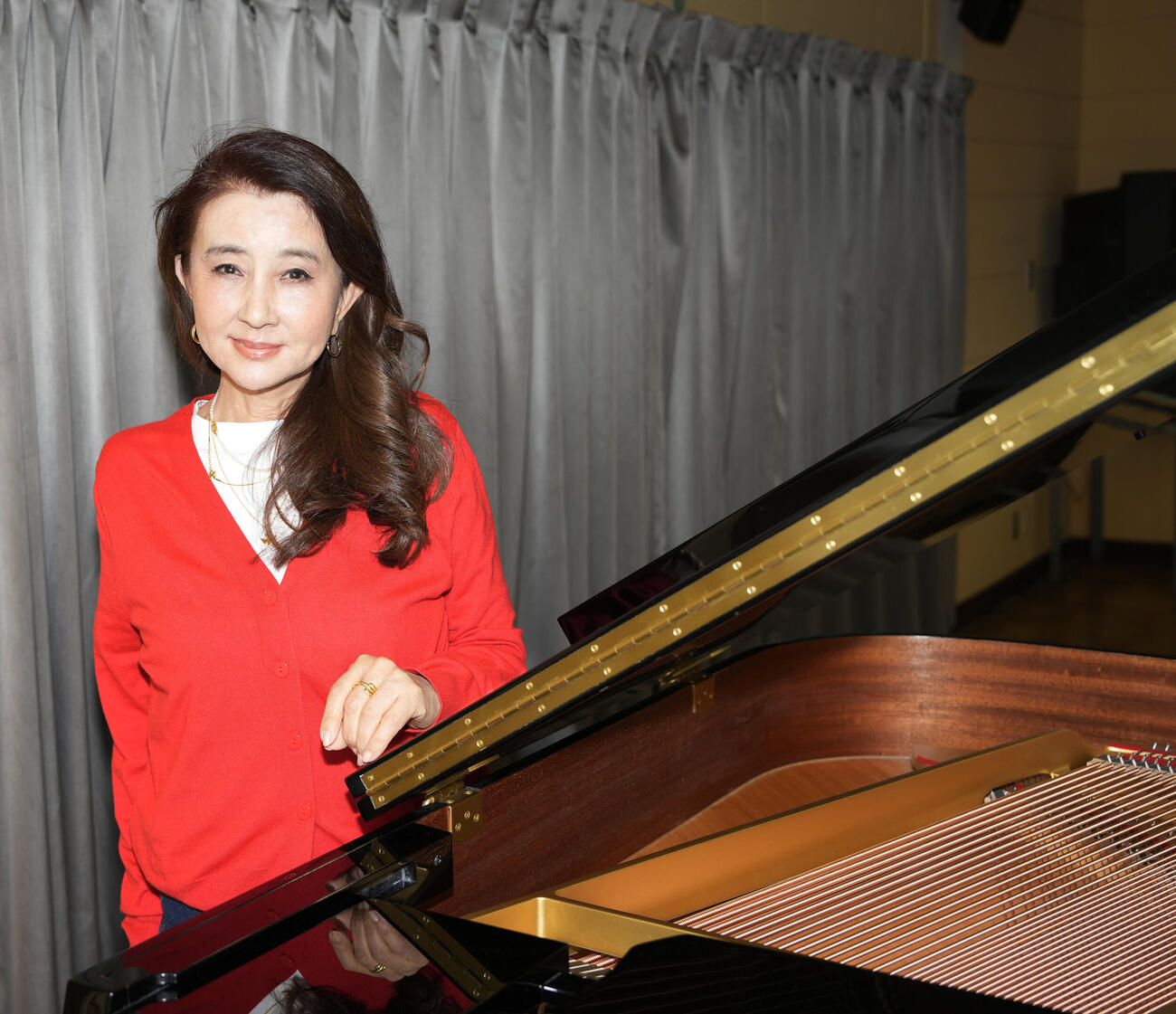 劇団椿組番外公演「ことばの音楽会」取材会に登場しクールな表情を見せる秋吉久美子（撮影・小島史椰）