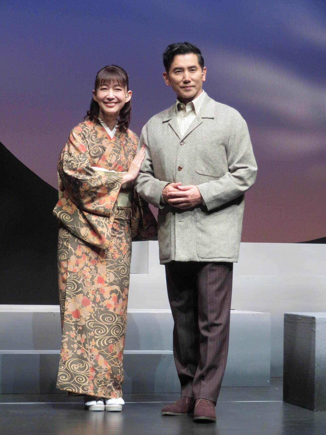 朗読劇「たとへば君　四十年の恋歌」囲み取材を開いた本木雅弘と森口瑶子（撮影・村上幸将）