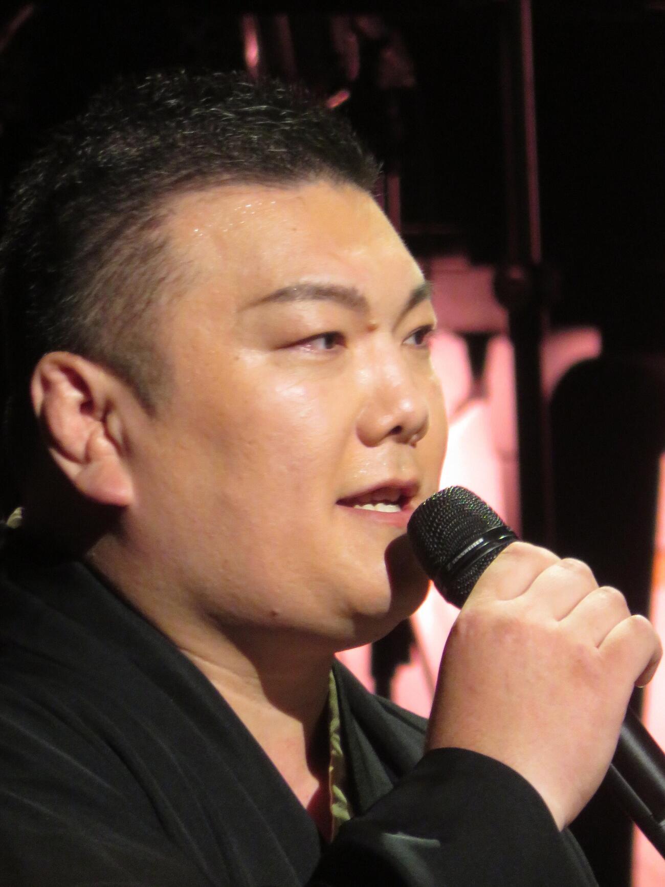 日本歌手協会取材の音楽祭で歌唱する勢（撮影・松本久）