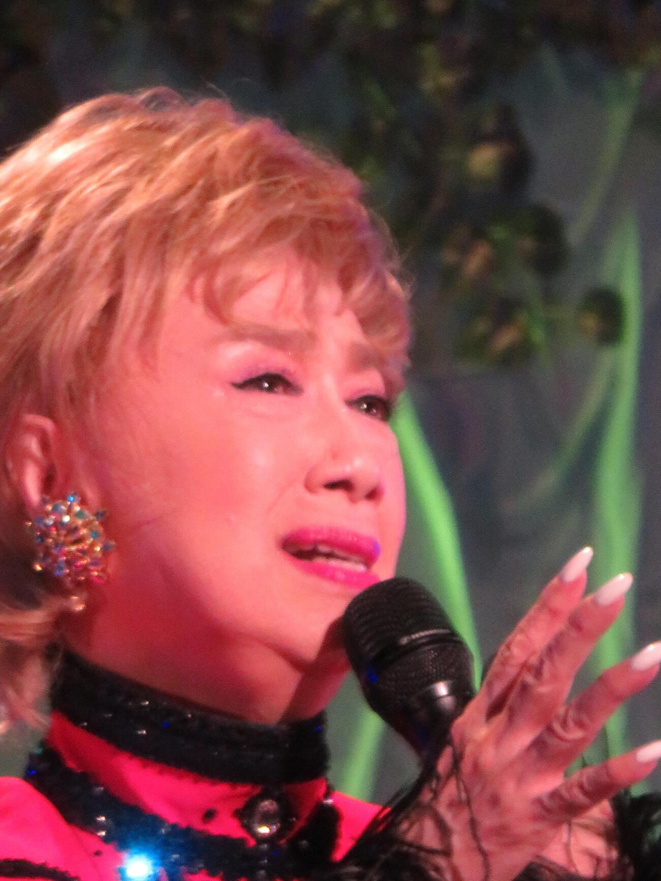 日本歌手協会主催の音楽祭で歌唱する瀬川瑛子（撮影・松本久）
