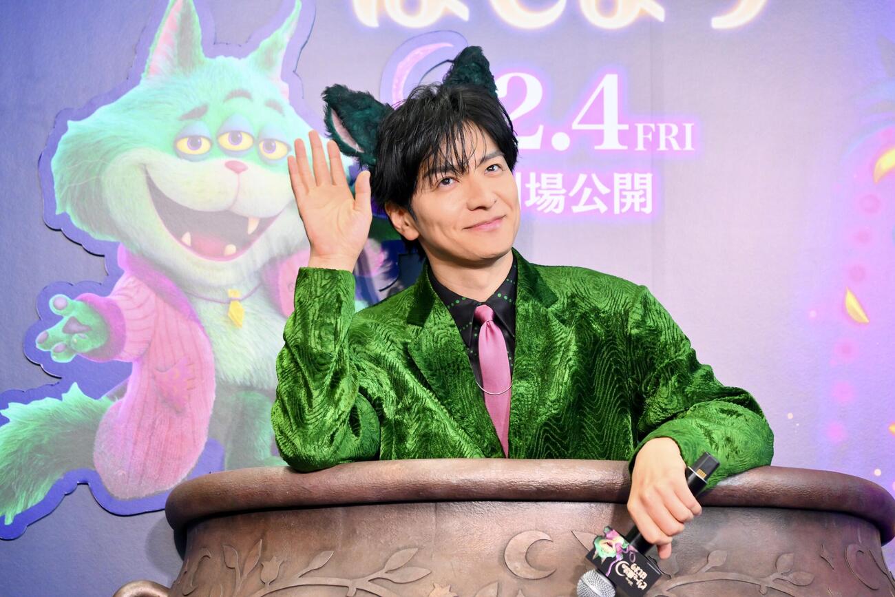 大釜から登場する生田斗真（撮影・滝沢徹郎）