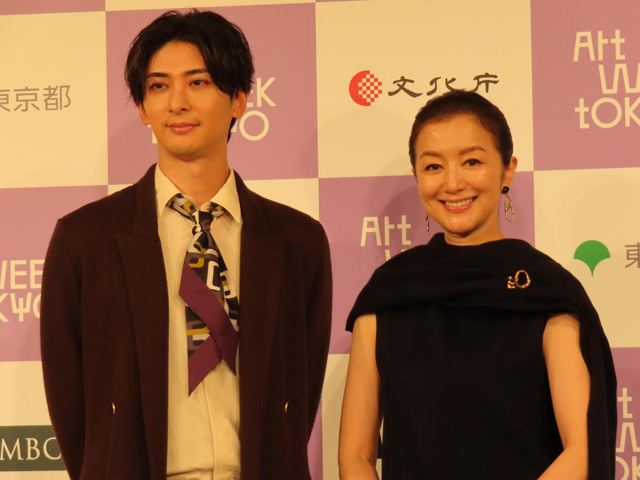 アートウィーク東京の記者発表に登壇した鈴木京香（右）と古川雄大（撮影・鎌田良美）