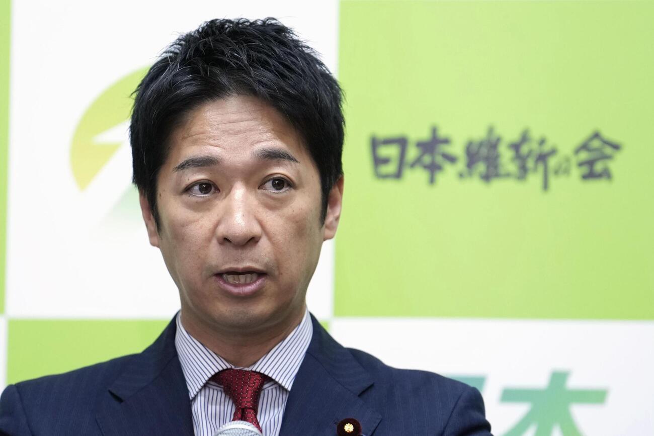 記者会見する日本維新の会の藤田共同代表（28日午後、国会＝共同）