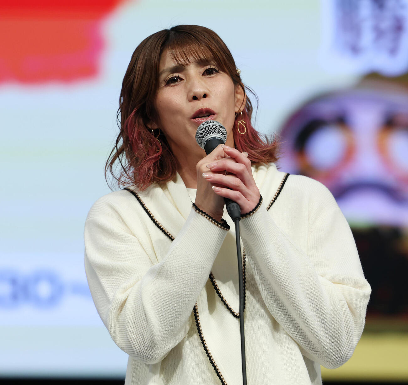 デビューシングル発売記念イベントで歌声を披露する吉田沙保里（撮影・宮地輝）