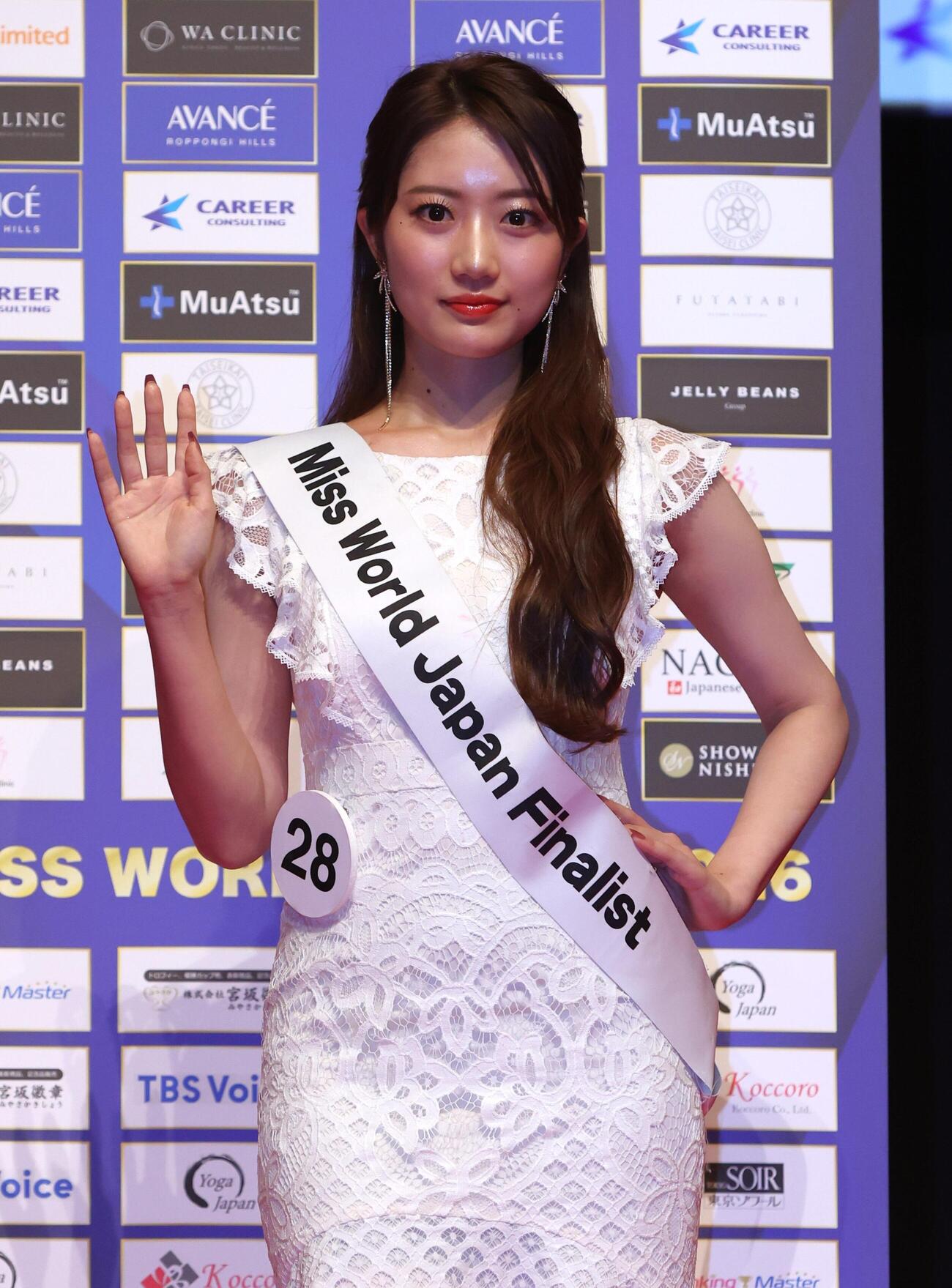 ミス・ワールド・ジャパン2026「ファイナリスト発表会見」でポーズをとる倉本琴羽（撮影・黒川智章）