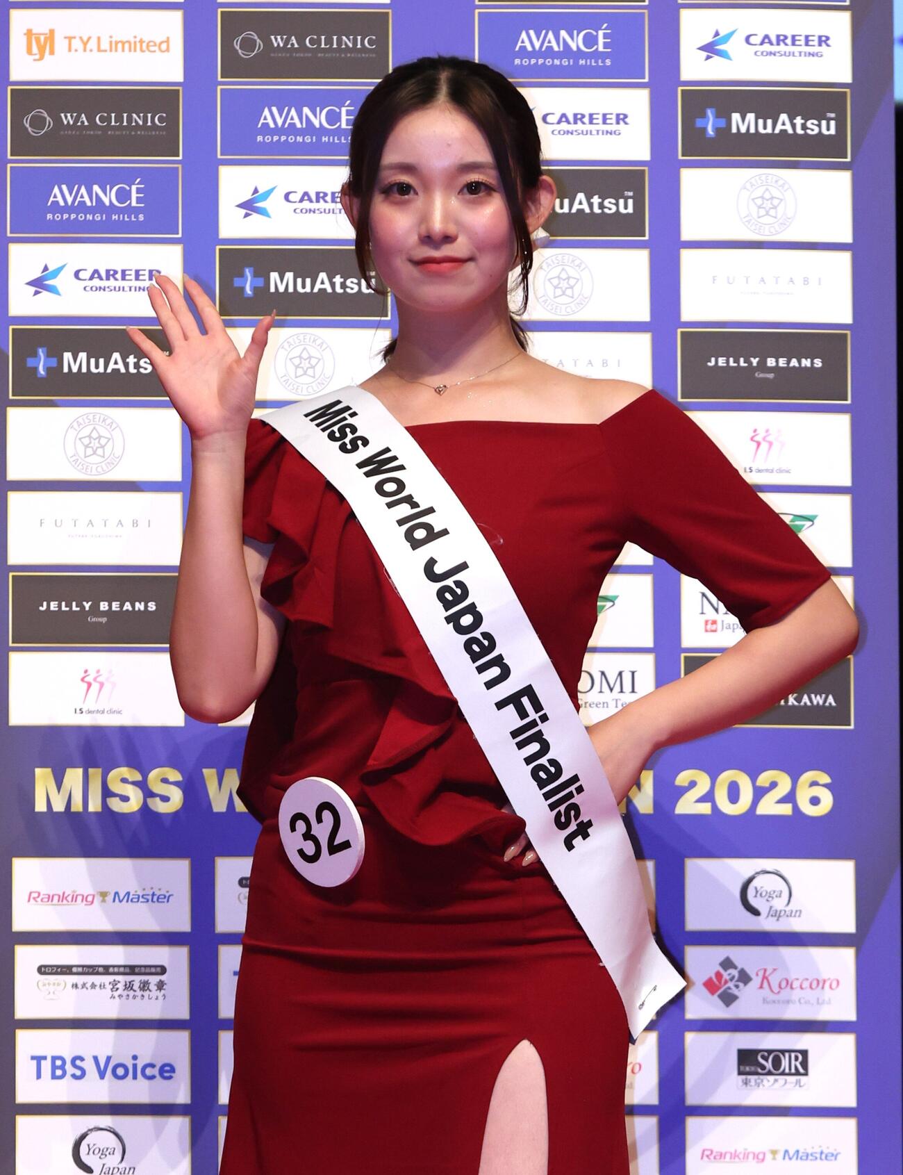ミス・ワールド・ジャパン2026「ファイナリスト発表会見」でポーズをとる徳臣碧（撮影・黒川智章）