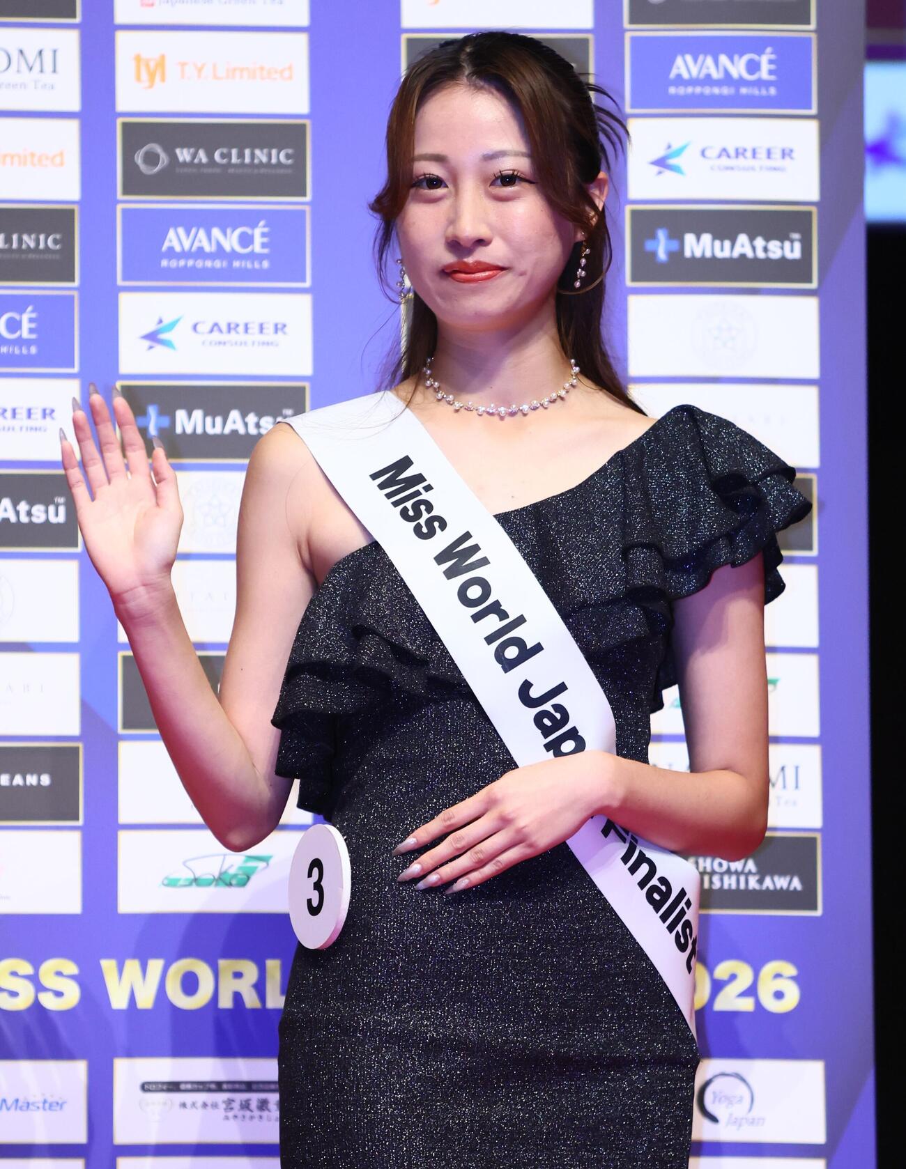 ミス・ワールド・ジャパン2026「ファイナリスト発表会見」でポーズをとる菊地伶奈（撮影・黒川智章）
