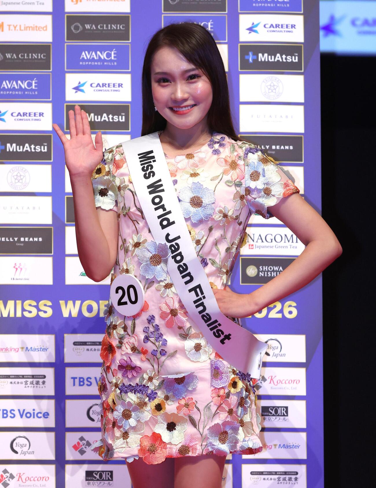 ミス・ワールド・ジャパン2026「ファイナリスト発表会見」でポーズをとる伏木結海（撮影・黒川智章）