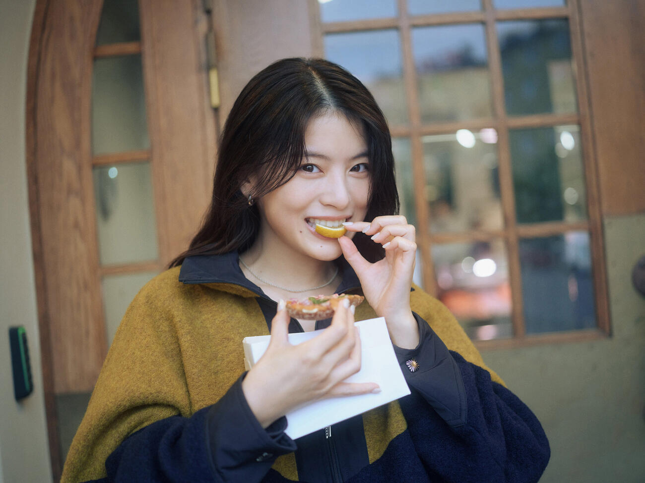 出口夏希2nd写真集＆スクールカレンダーより（C）横山創大