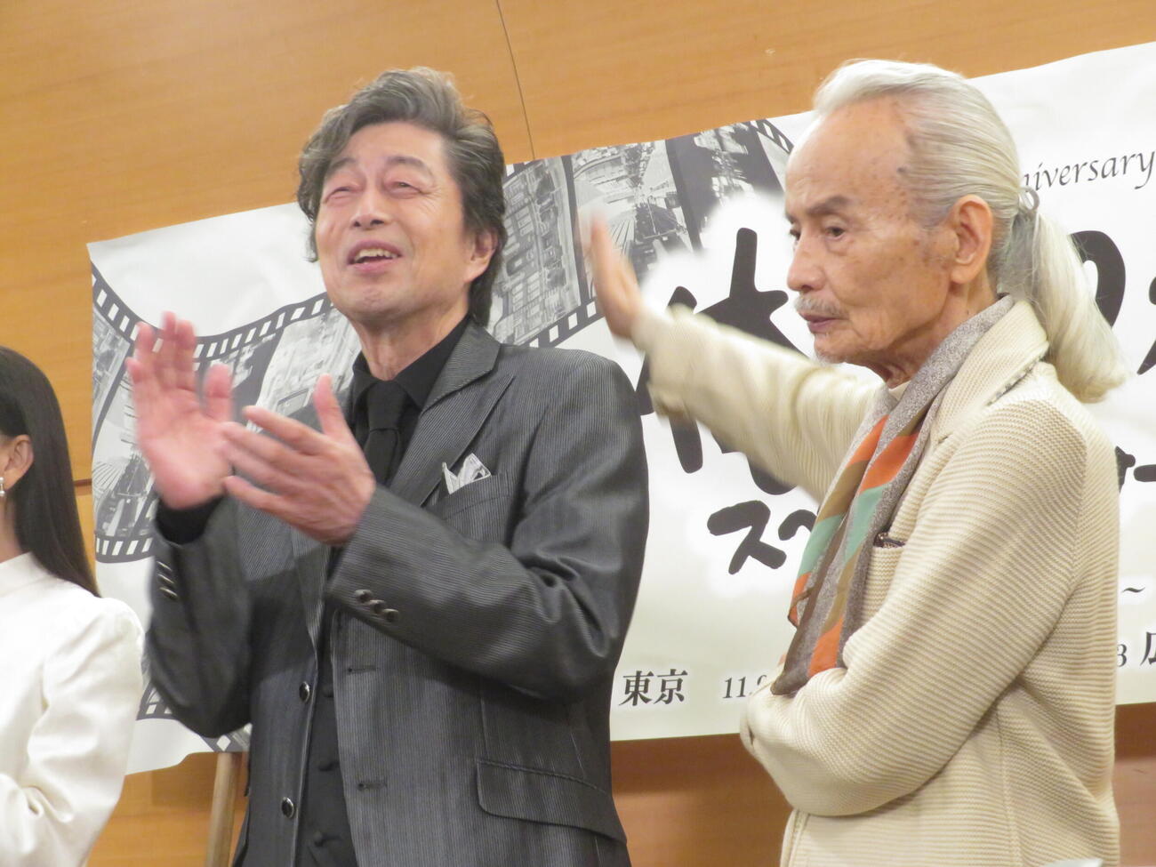 「The 51st anniversary　俺たちの旅　スペシャルコンサート」終演後に囲み取材に応じた中村雅俊、秋野太作