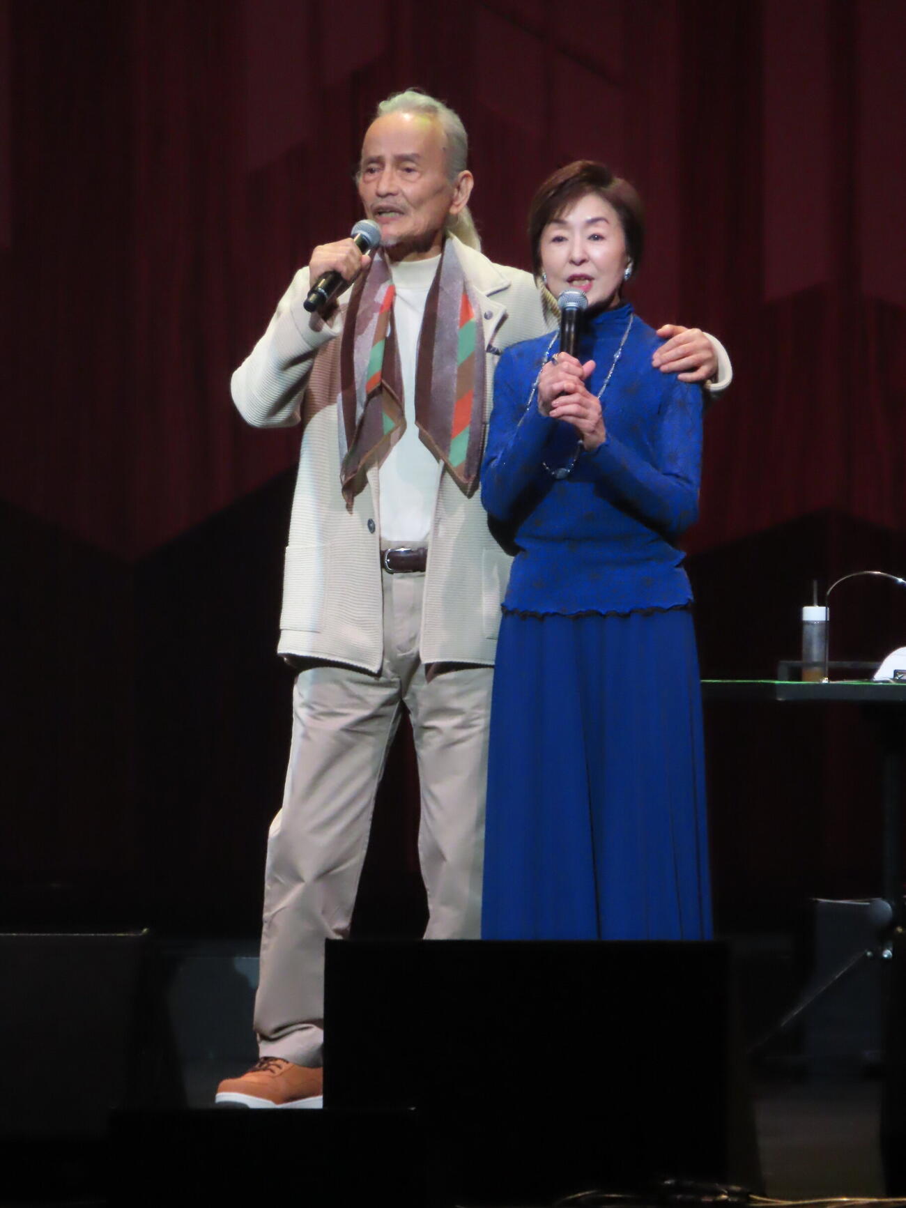 秋野大作（左）と上村香子