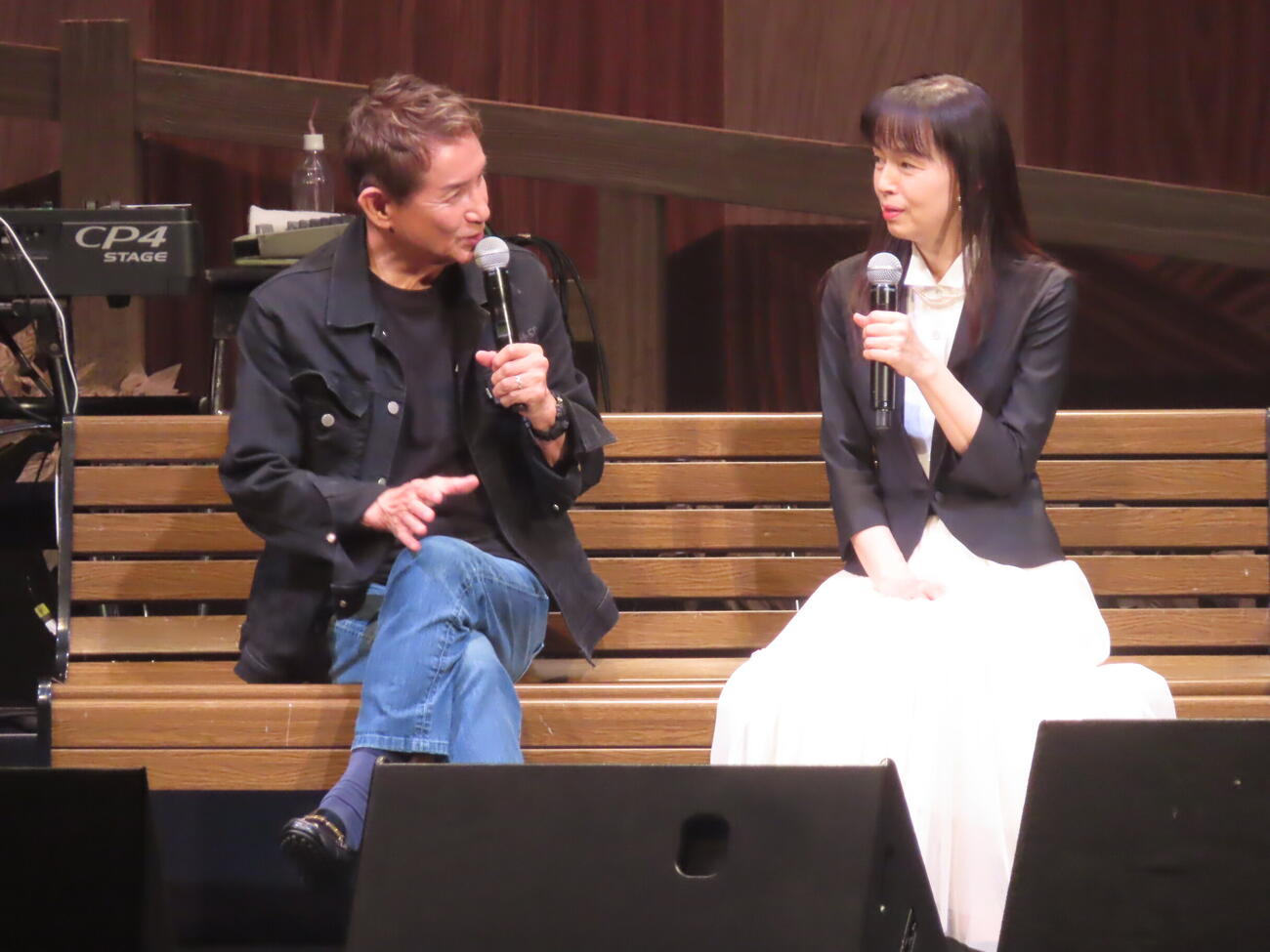 田中健（左）と岡田奈々