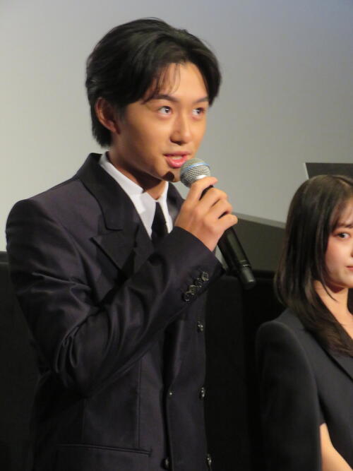 大西利空が東京国際映画祭で舞台あいさつ、伊礼姫奈は「監督の頭の中をのぞきたい」