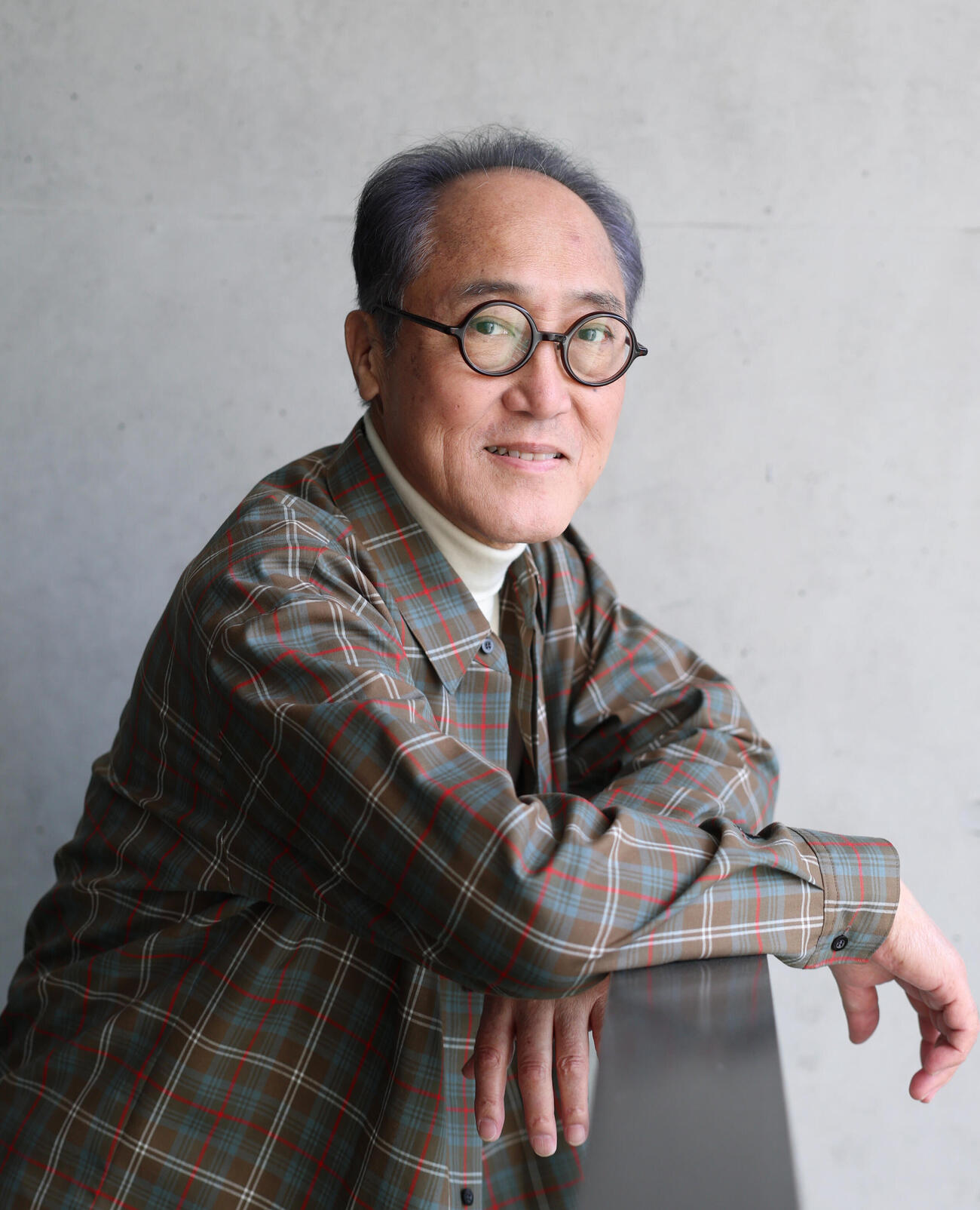 小泉八雲朗読の調べ「思ひ出の記～セツが語ったヘルンの怪談～」に出演する佐野史郎はまっすぐな目でカメラを見つめる（撮影・増田悦実）
