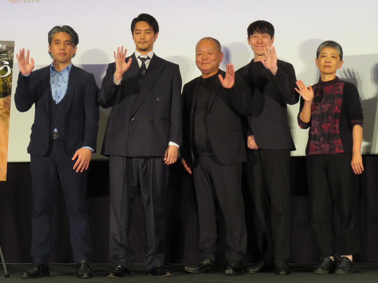 東京国際映画祭コンペティション部門出品作「妖怪、化物をひろう」舞台あいさつ、Q＆Aに登壇した、左から池田暁監督、白石隼也、小野修、ウエン・ユウミン、小坂史子プロデューサー（撮影・村上幸将）
