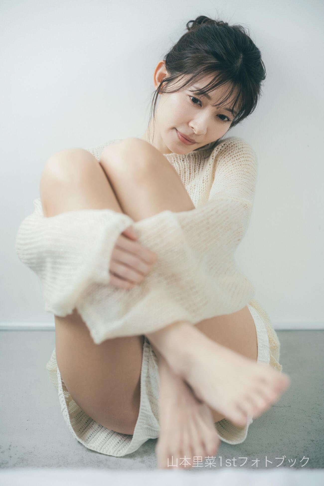 山本里菜フォトブック「りな、です」（C）東京祐／講談社