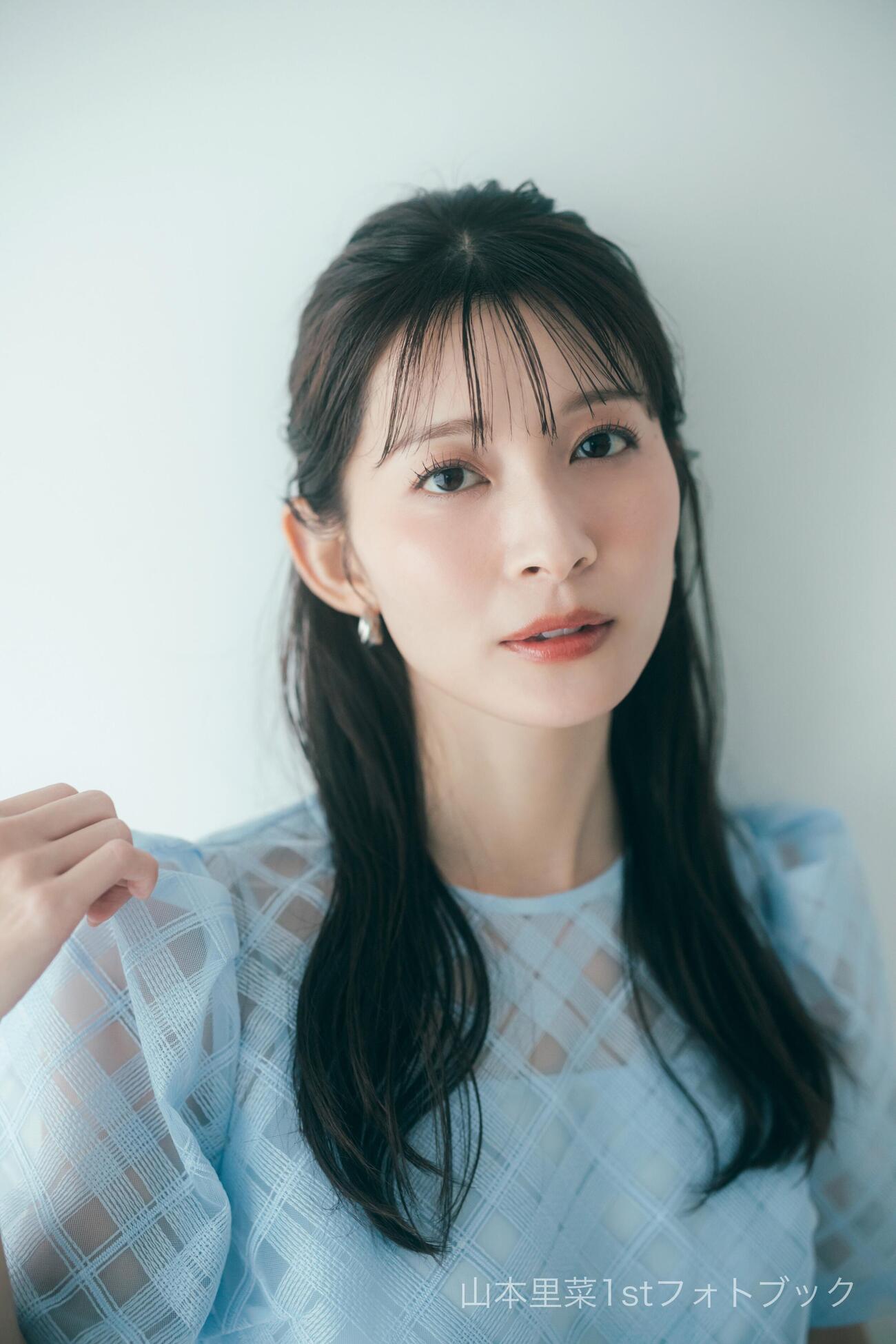 山本里菜フォトブック「りな、です」（C）東京祐／講談社