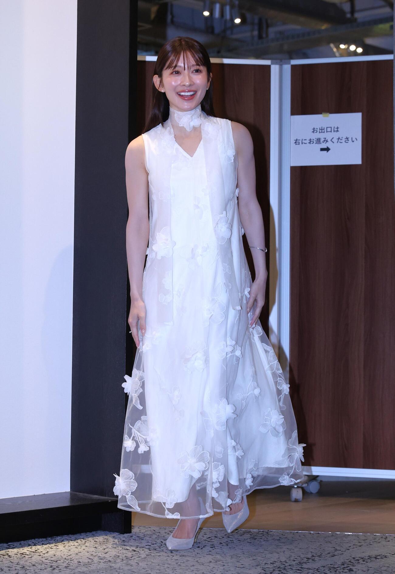 フォトブック「りな、です」の発売記念会見に登場する山本里菜（撮影・黒川智章）