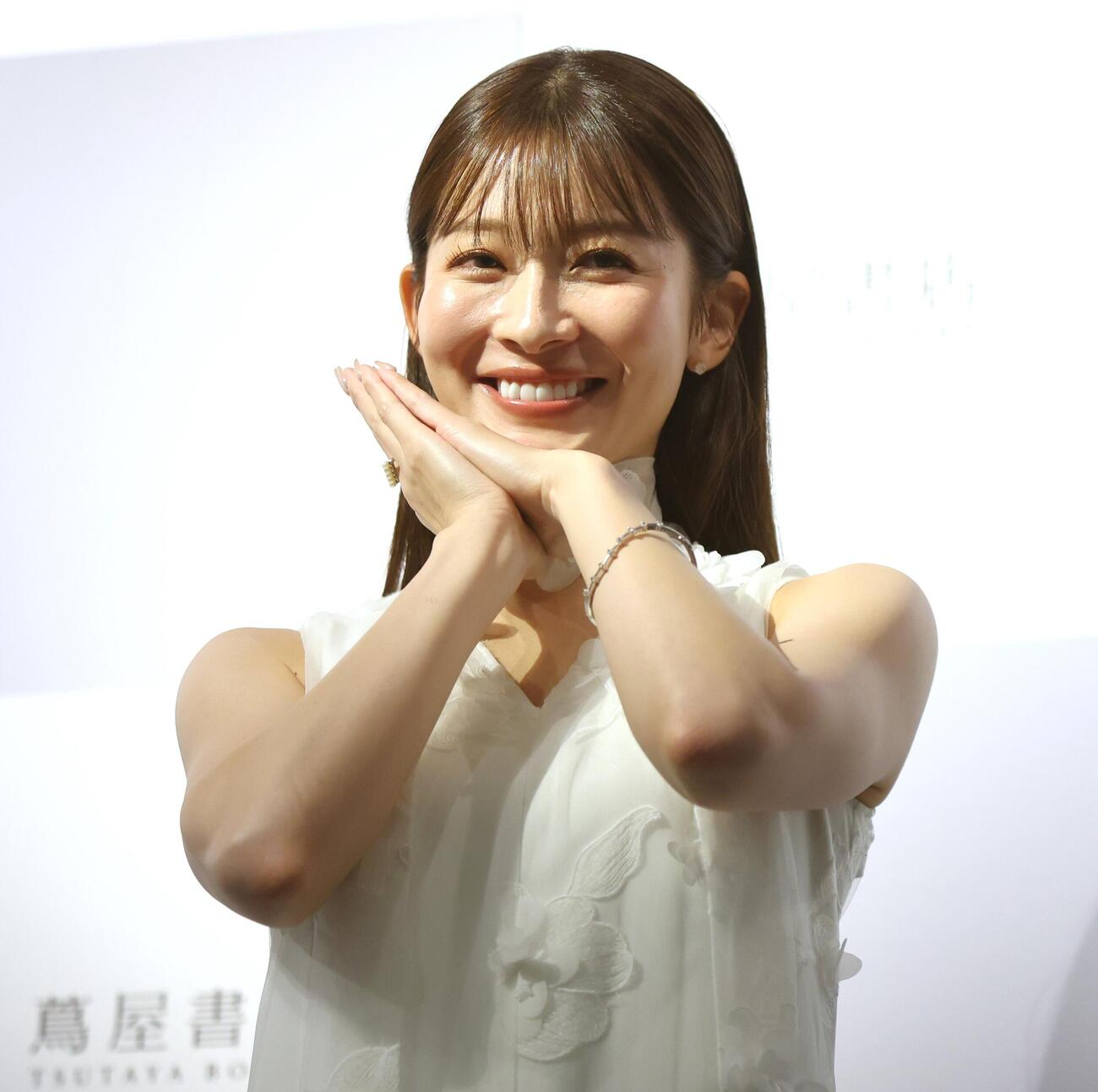 フォトブック「りな、です」の発売記念会見で笑顔の山本里菜（撮影・黒川智章）