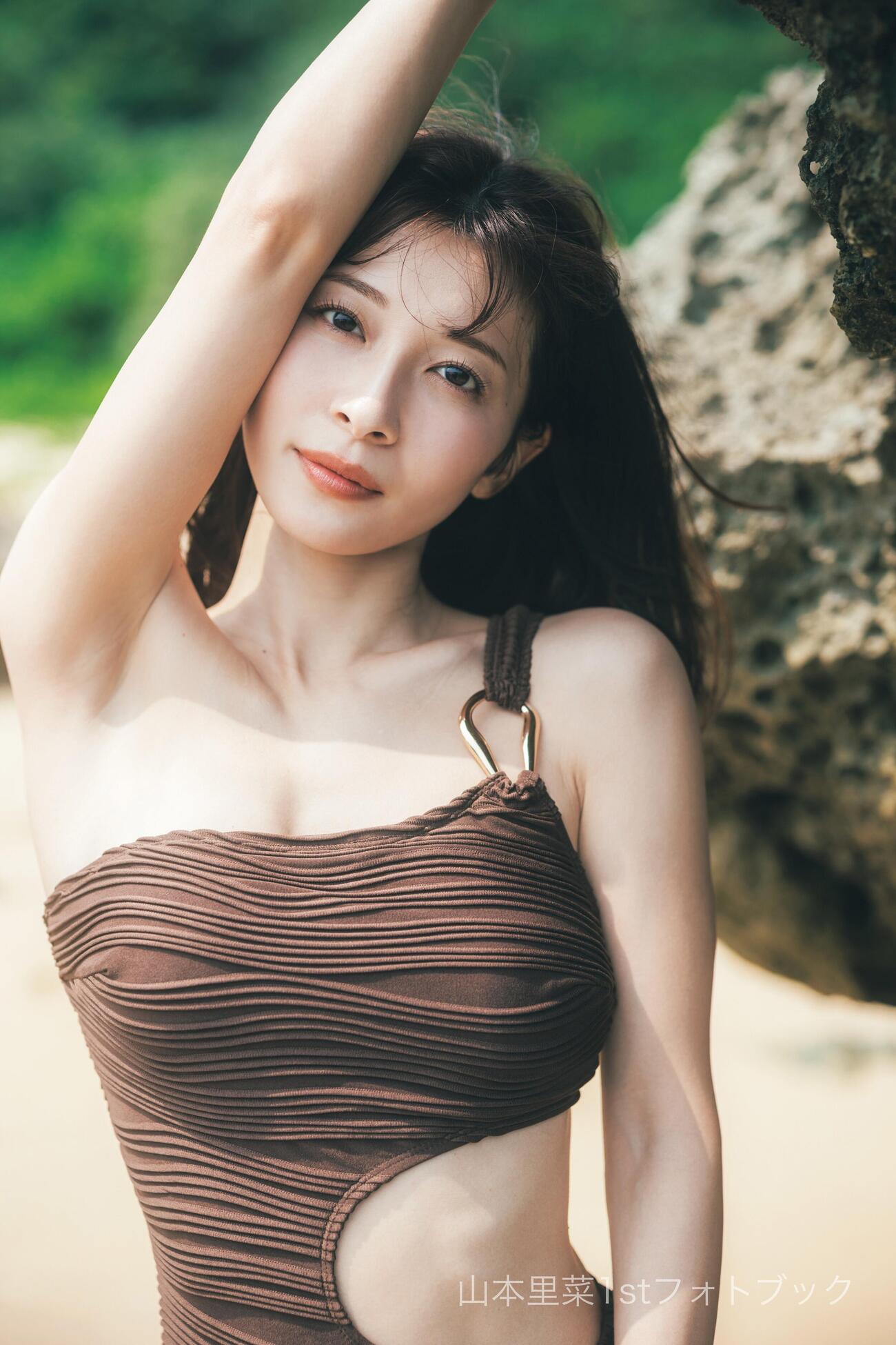 山本里菜フォトブック「りな、です」（C）東京祐／講談社