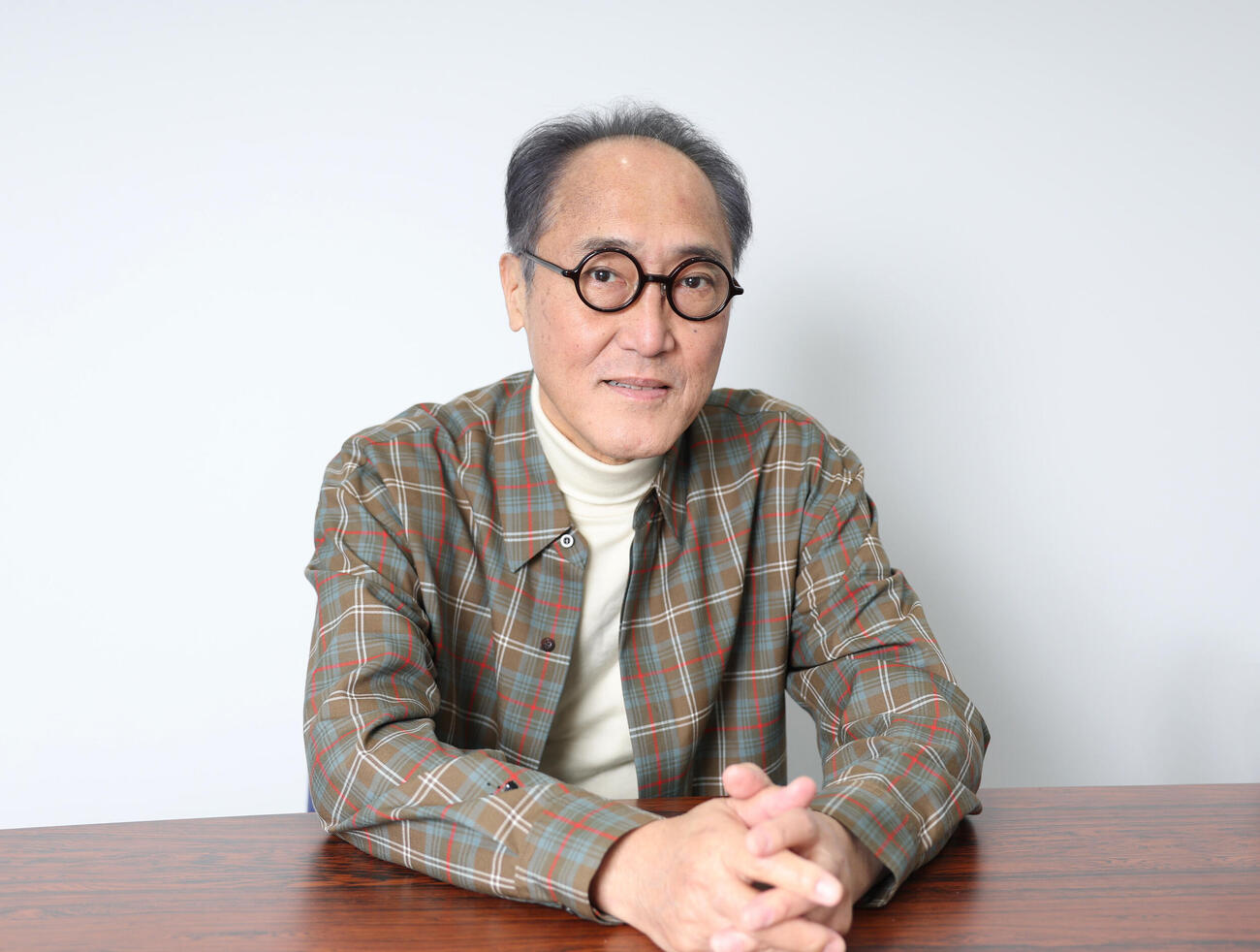 小泉八雲朗読の調べ「思ひ出の記～セツが語ったヘルンの怪談～」に出演する佐野史郎はまっすぐな目でカメラを見つめる（撮影・増田悦実）