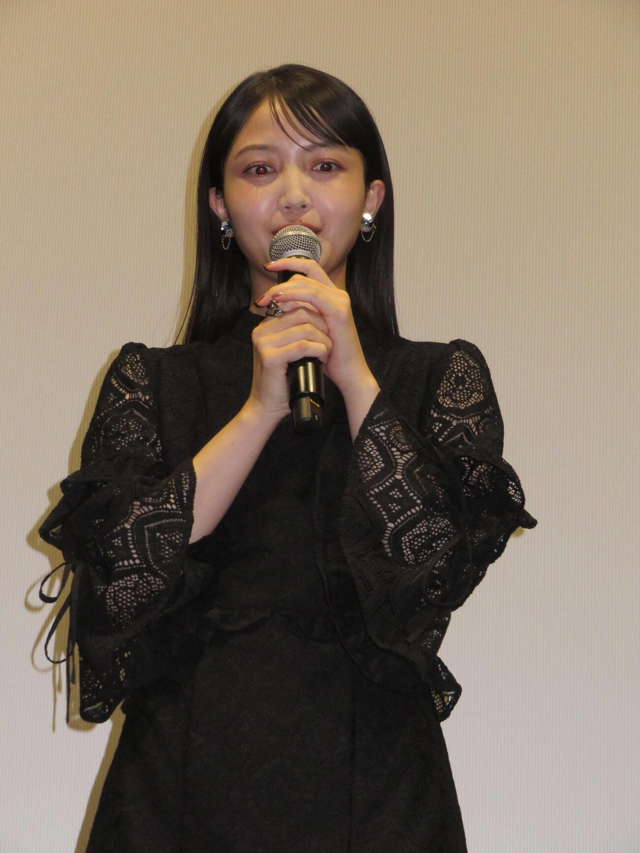 映画「恒星の向こう側」公開記念舞台あいさつに登壇した久保史緒里（撮影・村上幸将）