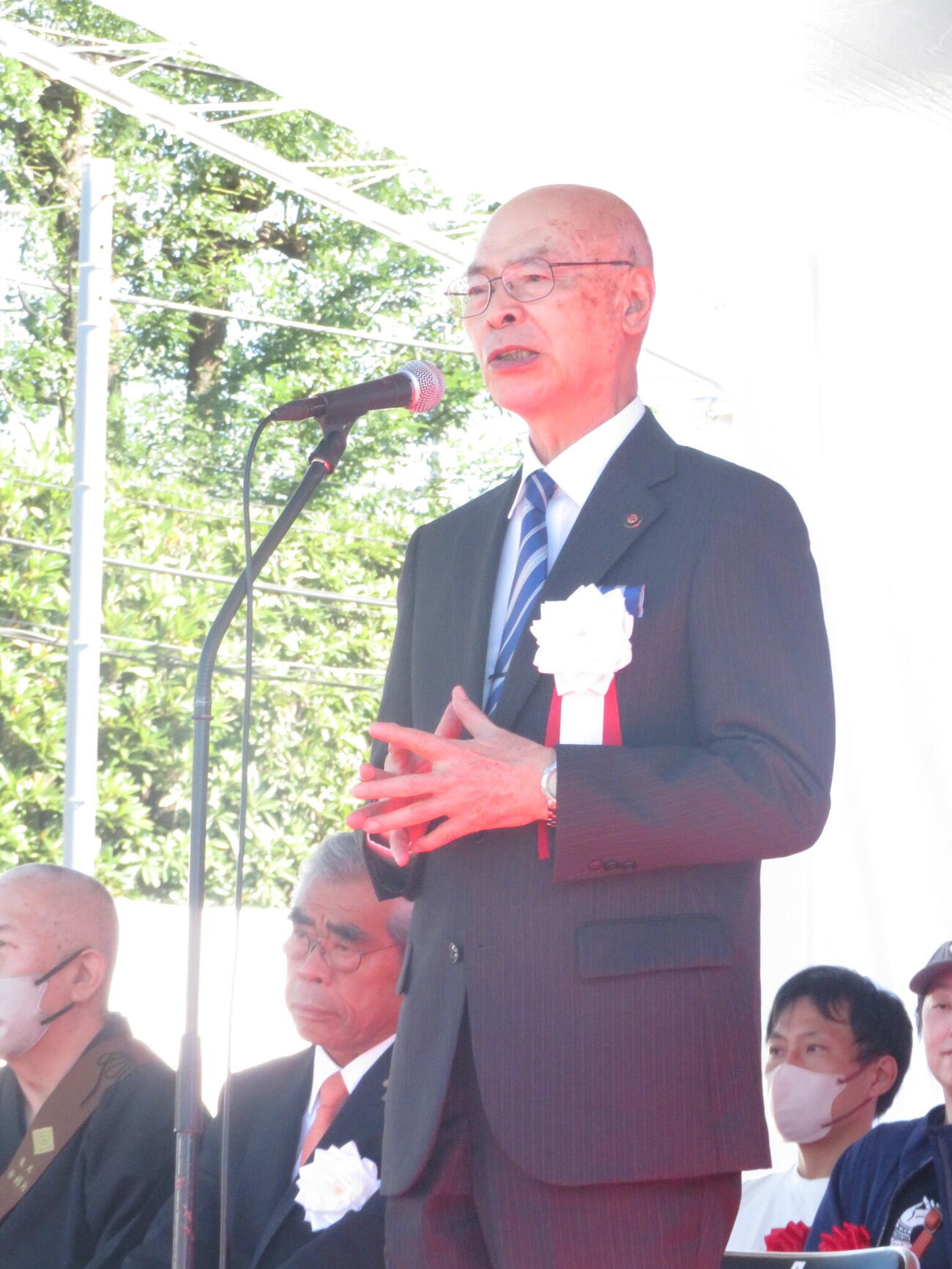 「寅さんサミット2026」のオープニングセレモニーであいさつした東京・葛飾区の青木克徳区長