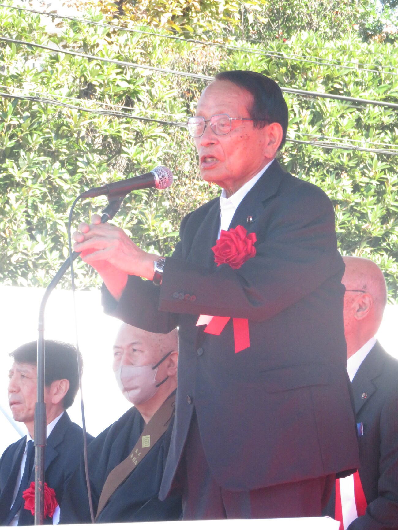 「寅さんサミット2026」のオープニングセレモニーであいさつした自民党衆院議員の平沢勝栄氏