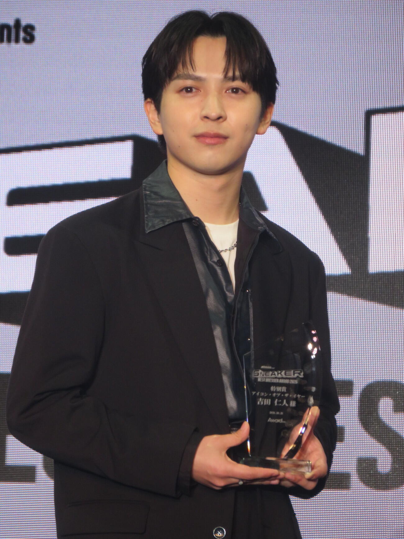 「atmos presents SNEAKER BEST DRESSER AWARD 2026」特別賞アイコン・オブ・ザ・イヤーに輝いたM!LKの吉田仁人（撮影・川田和博）