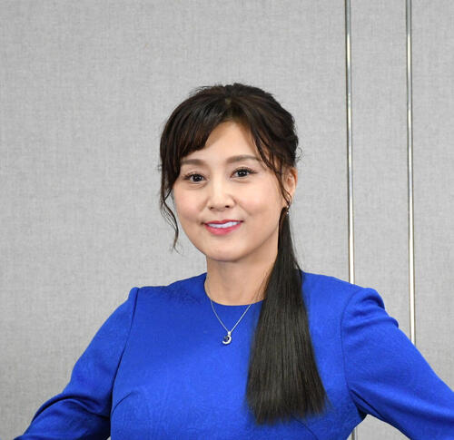 藤原紀香のミニスカ姿に「いつもと違う紀香さんにドキッ」「美し過ぎ」ハロウィーンショット反響