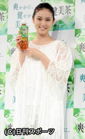 武井咲が歌う ハトムギ 玄米 月見草 芸能ニュース Nikkansports Com