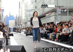 米倉涼子が銀座のど真ん中でモデル 芸能ニュース Nikkansports Com