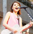 新曲「あなたに恋をしてみました」発売記念イベントを行ったchay