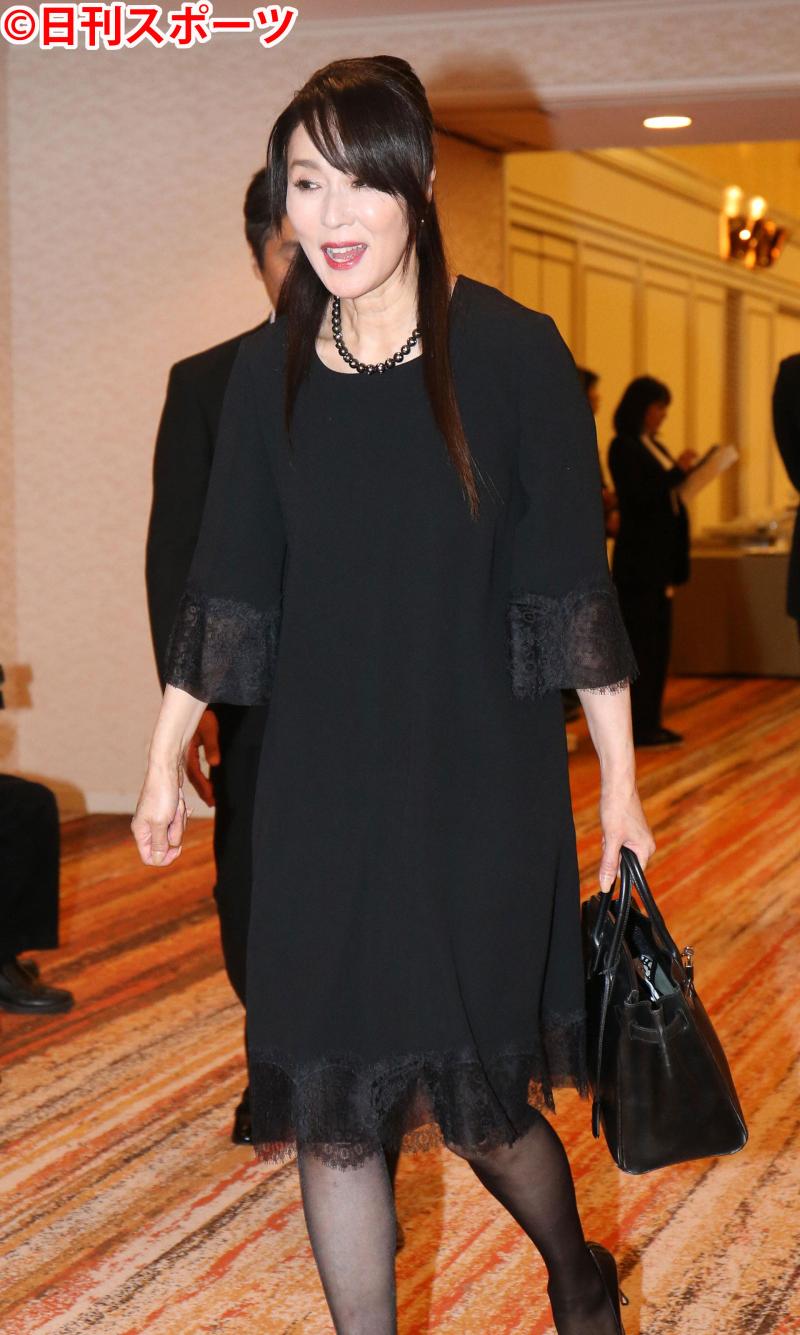浅野ゆう子 共に旅行する間柄の野際さん訃報に無言 おくやみ 日刊スポーツ