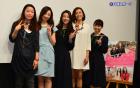 舞台あいさつに出席した、左から大九監督、白羽、足立、安蘭、桃瀬（撮影・森本隆）