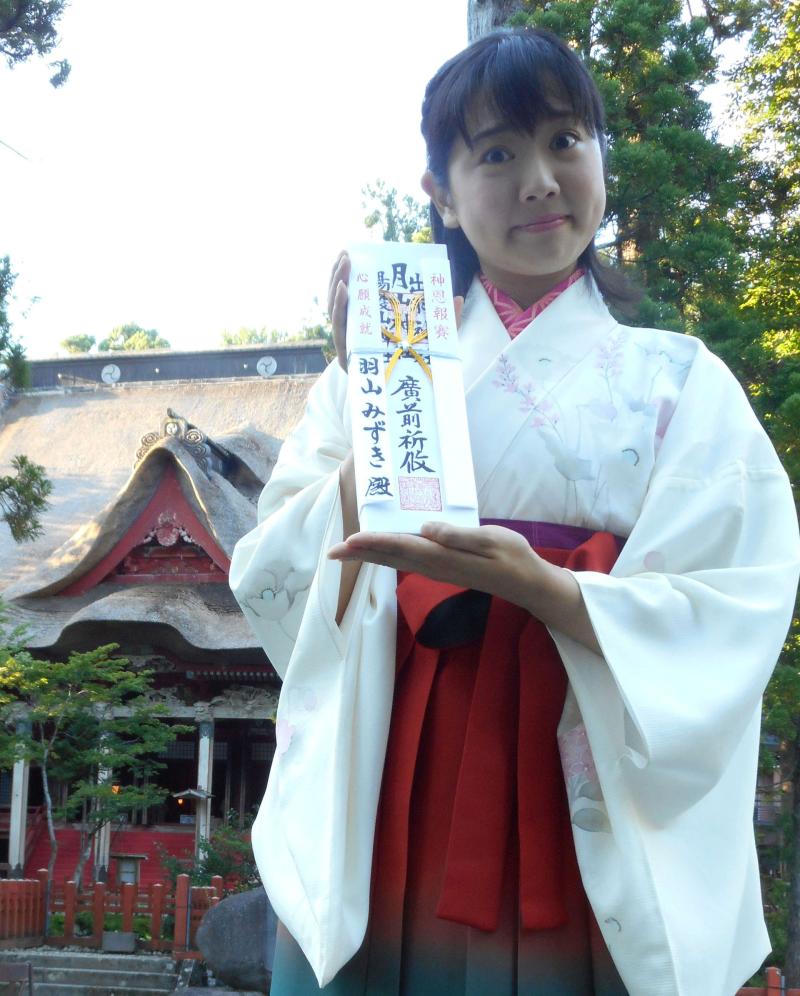 約1400年で初 みこ出身羽山みずきが歌唱奉納 芸能 日刊スポーツ