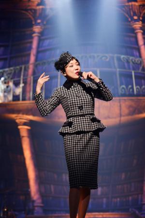 松任谷由実、巨大図書館セットで全国ツアー開幕へ - 音楽 : 日刊スポーツ