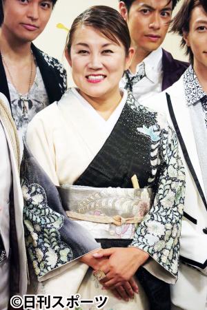 山田邦子 着物姿で 気持ちは岩下志麻さん 芸能 日刊スポーツ