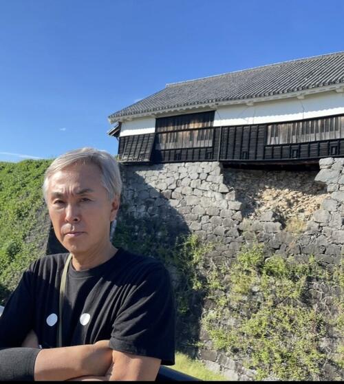 熊本城の修復を確認しに訪れた石原伸晃氏(2021年)