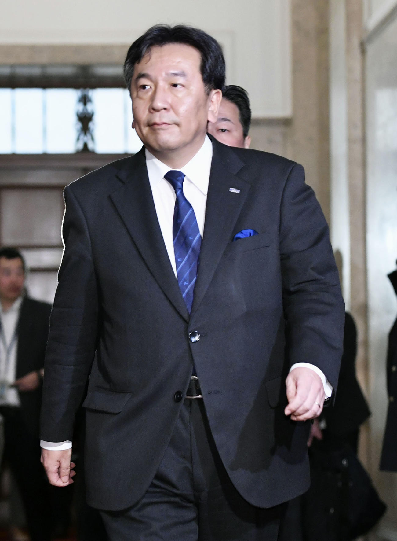 4日、安倍首相との会談に臨む立憲民主党の枝野代表（共同）