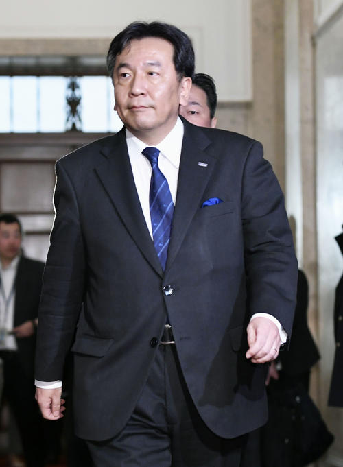 4日、安倍首相との会談に臨む立憲民主党の枝野代表（共同）