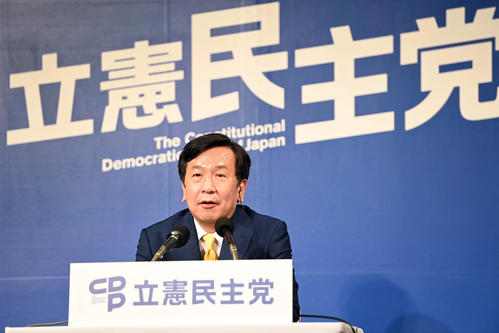 テレビ局のインタビューに答える立憲民主党の枝野代表（撮影・たえ見朱実）