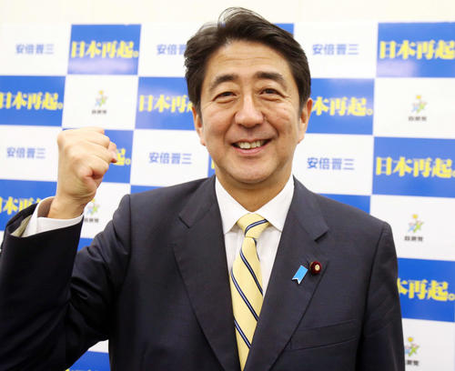 12年自民党総裁選に出馬の際、日刊スポーツなどのインタビューに笑顔を見せた安倍晋三元首相(2012年9月12日撮影)