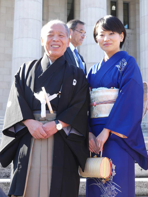 鈴木宗男参院議員（左）と長女の鈴木貴子衆院議員（2020年1月20日撮影）