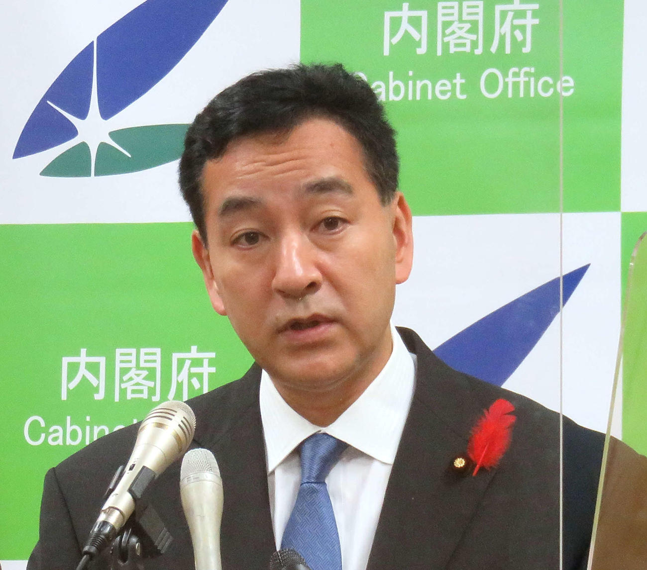 山際大志郎・前経済再生相（2021年10月撮影）