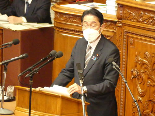 衆院本会議で答弁する岸田文雄首相（2022年11月21日撮影）