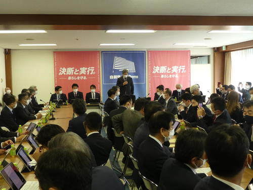 岸田首相の防衛費をめぐる増税方針を受けて開かれた自民党政調全体会議は異論が噴出した（2022年12月9日撮影）