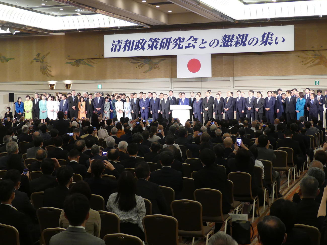 都内のホテルで開かれた安倍派のパーティー。大勢の所属議員が集った（2023年5月16日撮影）